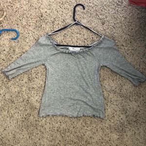 Off the shoulder frill quarter sleeve shirt